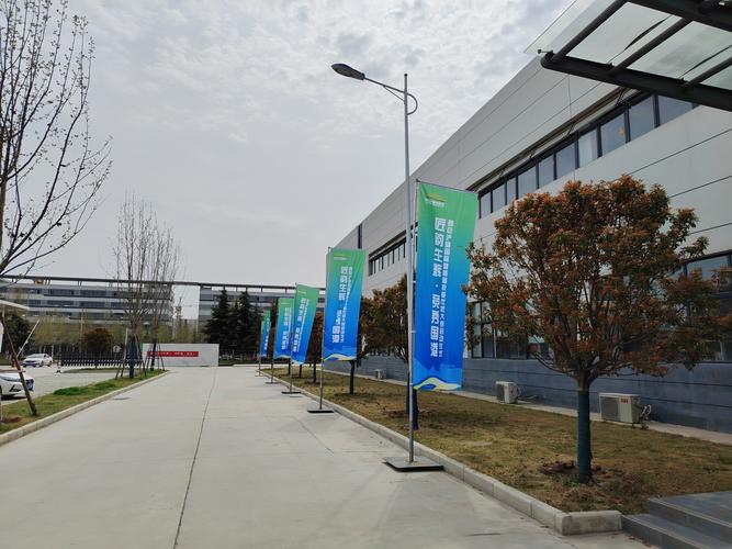 广告路旗、会议桌椅与道旗出租 一站式会议及展览服务指南